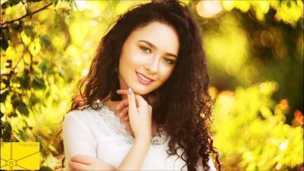 Одна девушка на земле