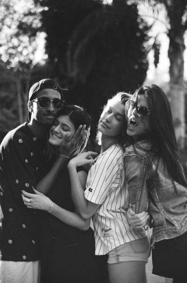 Парень и девушка друзья