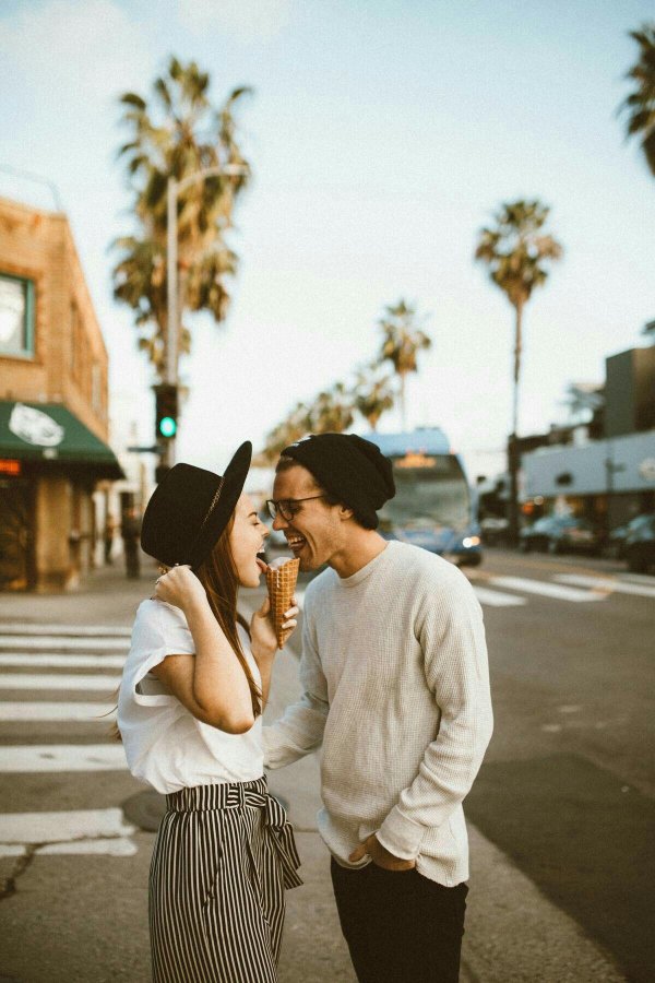 Парень и девушка друзья