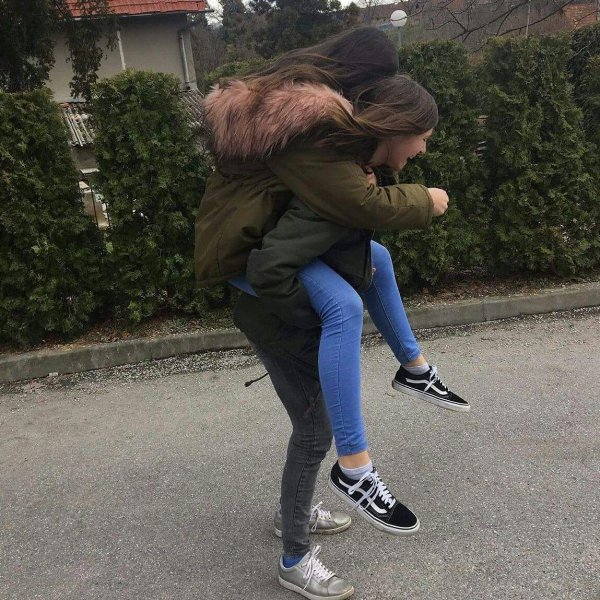 Парень и девушка друзья