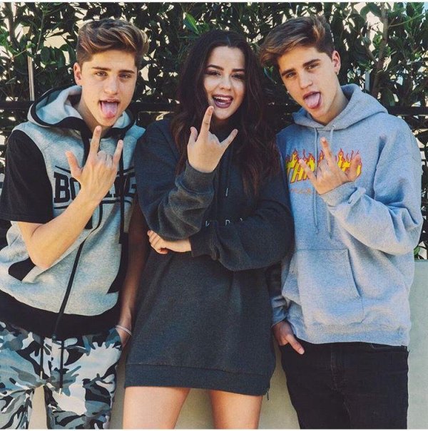 Парень и девушка друзья