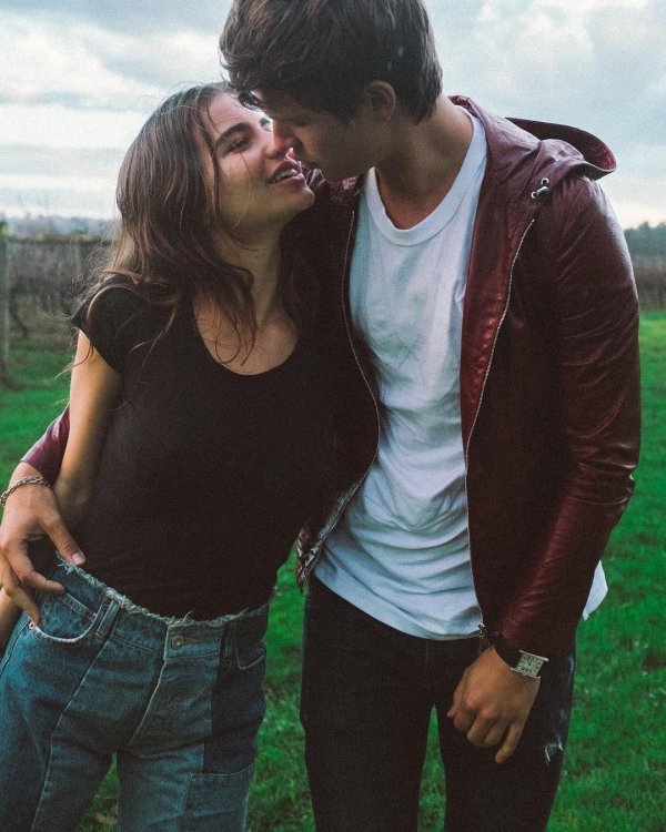 Парень и девушка друзья