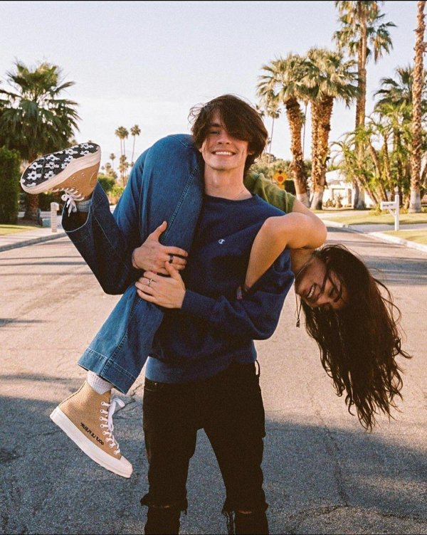 Парень и девушка друзья