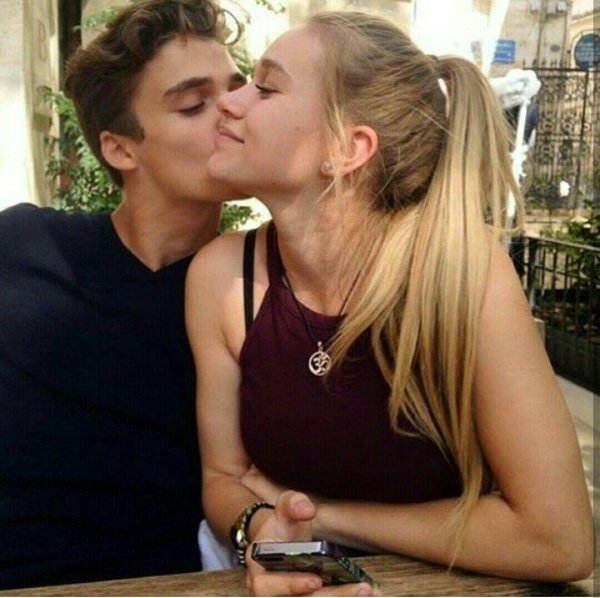 Парень и девушка друзья