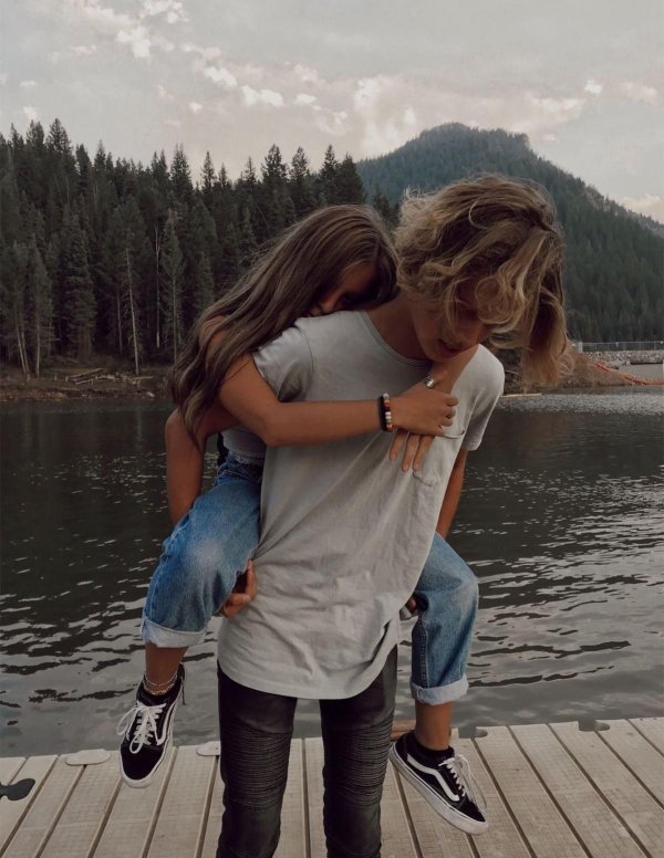 Парень и девушка друзья