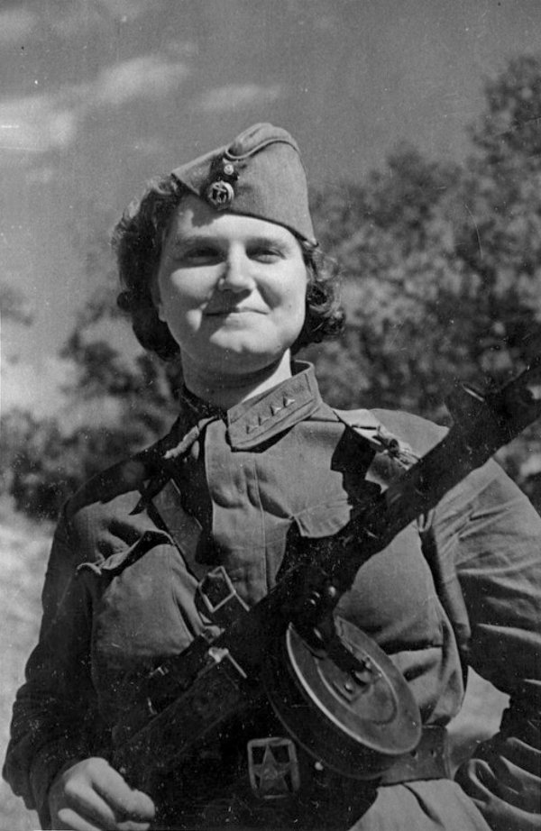 С девушками на войне