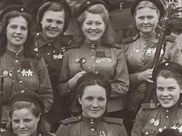 С девушками на войне