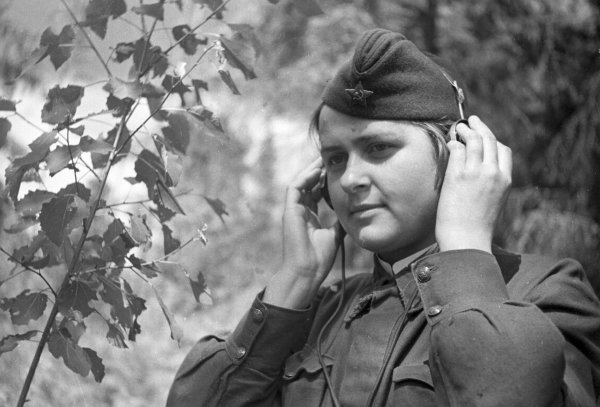 С девушками на войне