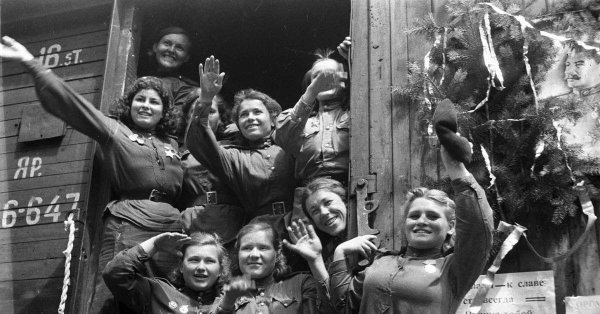 С девушками на войне