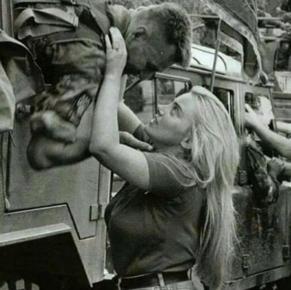 С девушками на войне