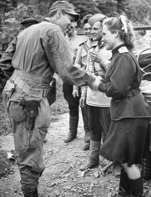 С девушками на войне