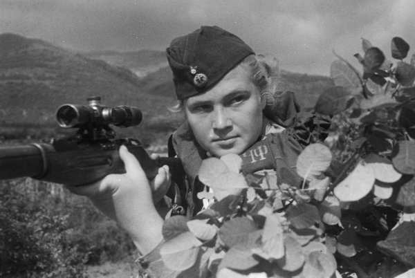 С девушками на войне