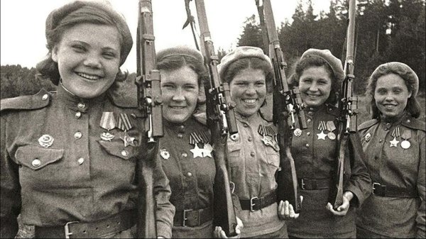 С девушками на войне