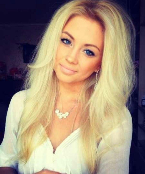 Одна самая девушка блондинка