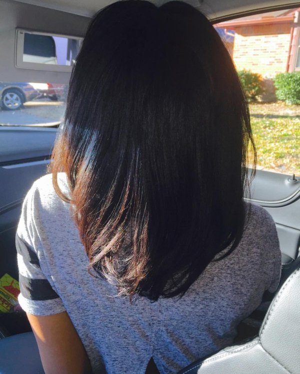 Девушка с каре спиной