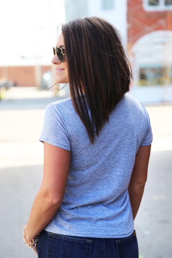 Девушка с каре спиной