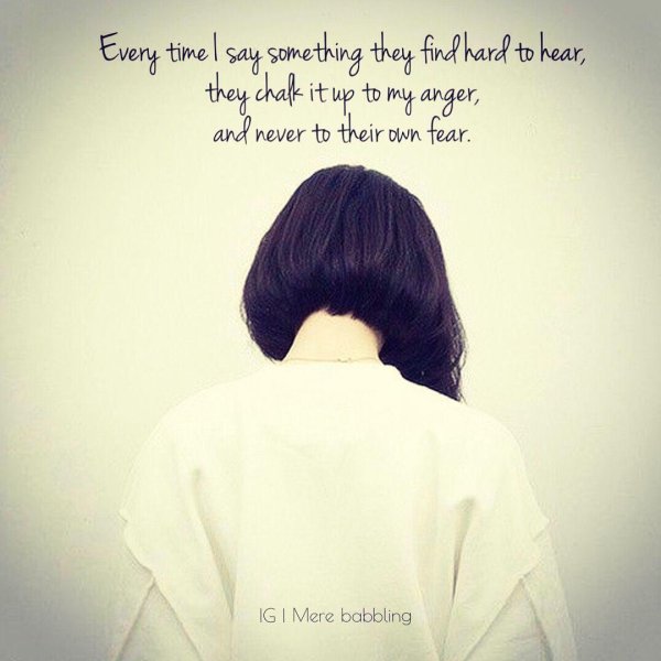 Девушка с каре спиной