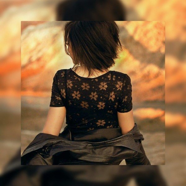 Девушка с каре спиной