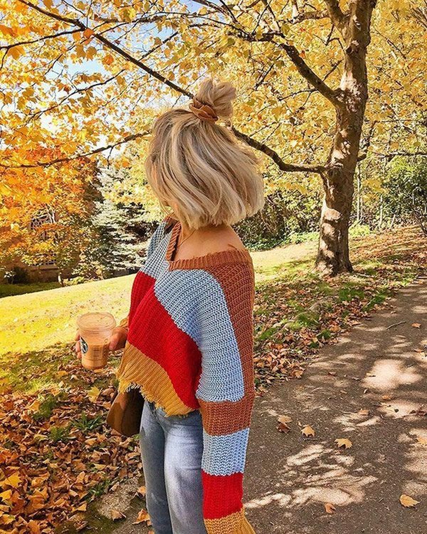 Девушка блондинка с каре