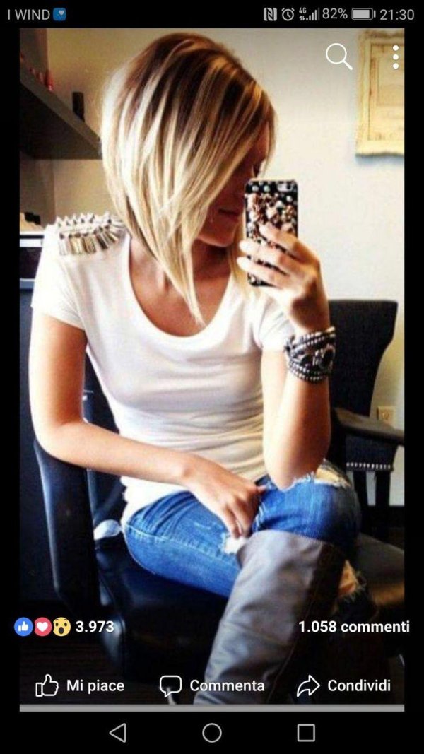 Девушка блондинка с каре