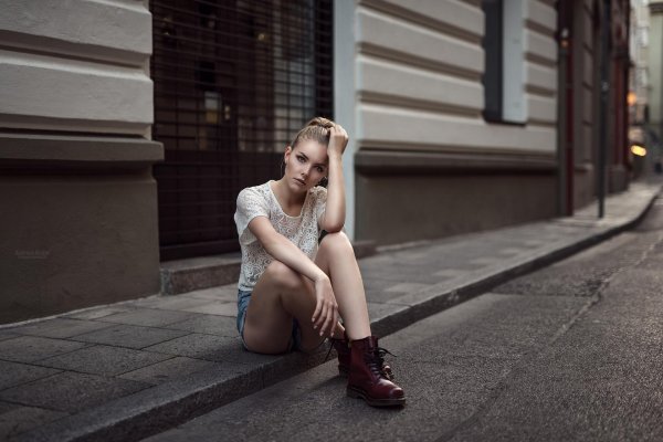 Девушка без авторских прав