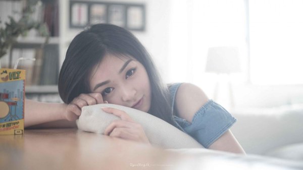 Девушка без авторских прав