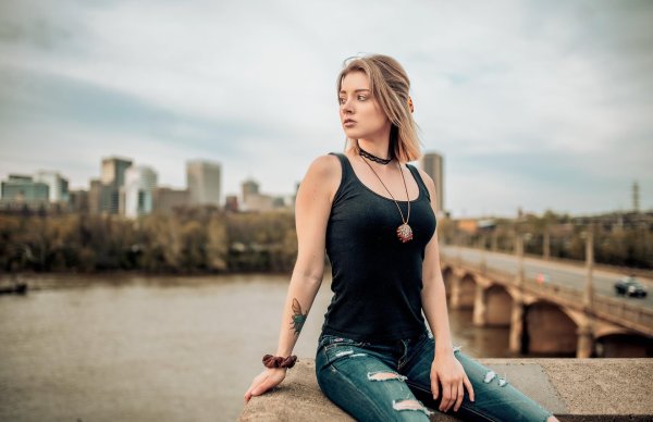 Девушка без авторских прав