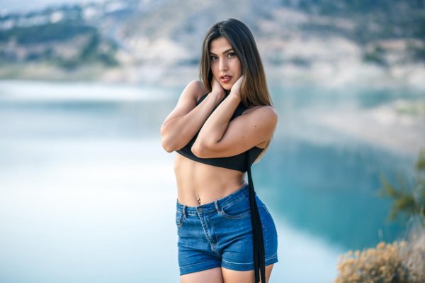 Девушка без авторских прав