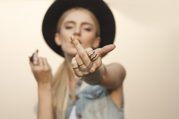 С факом и девушками