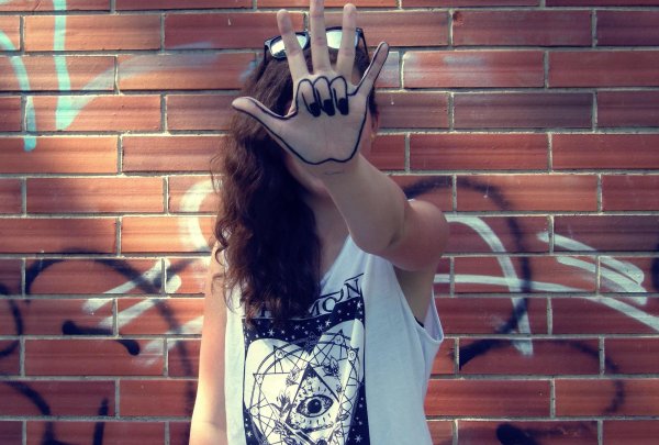 С факом и девушками