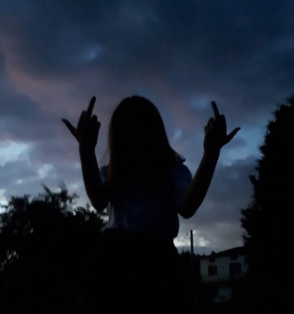 С факом и девушками