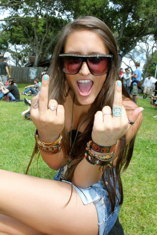 С факом и девушками