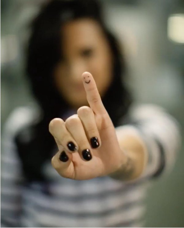 С факом и девушками