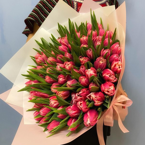 11 пионовидных тюльпанов