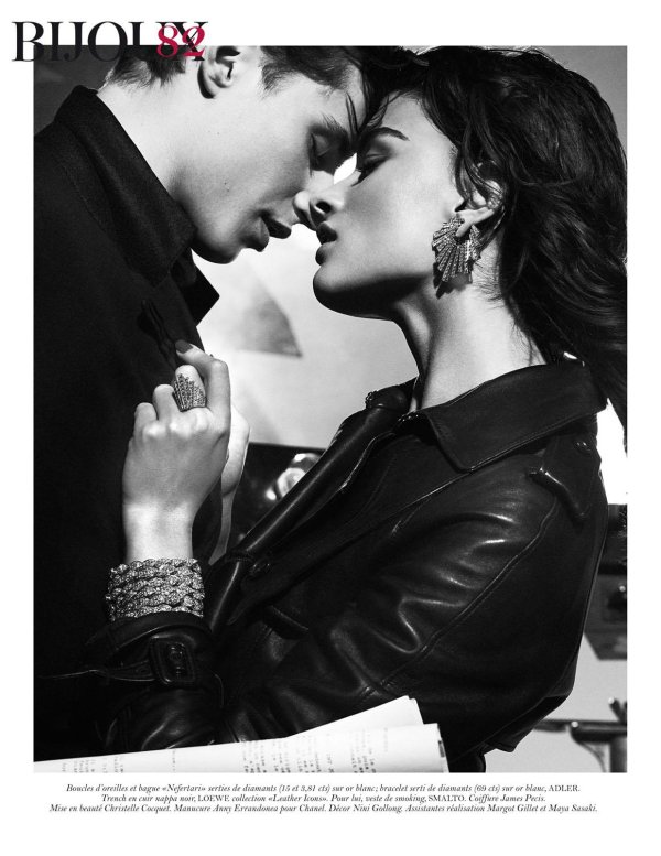 Девушка и два парня