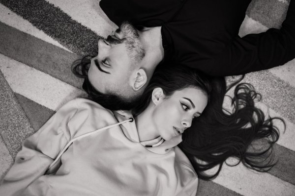 Девушка и два парня