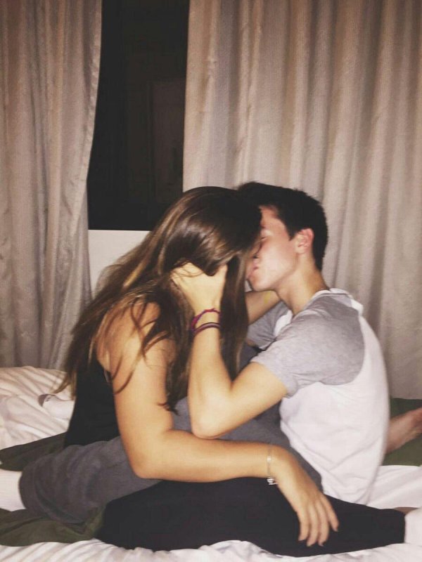 Девушка и два парня