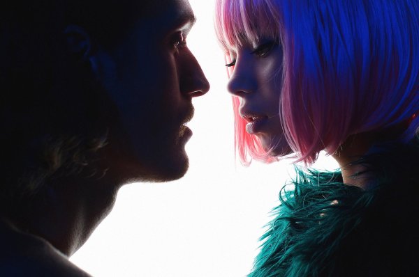 Девушка и два парня