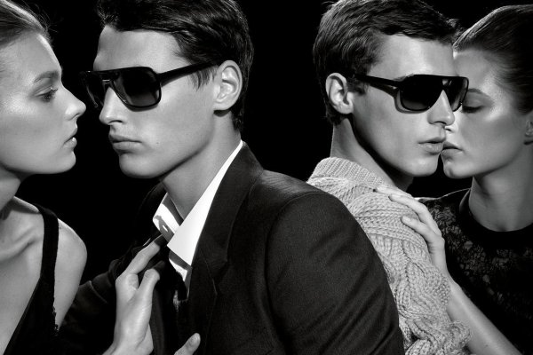 Девушка и два парня