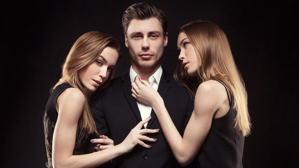 Девушка и два парня