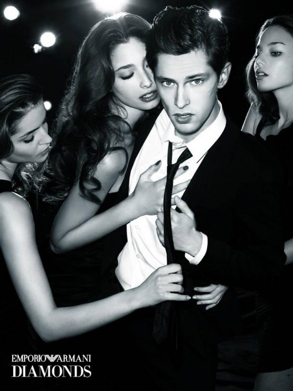 Девушка и два парня