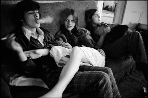 Девушка и два парня