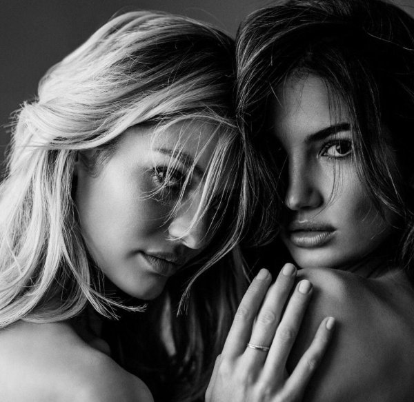 Девушка и два парня