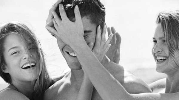 Девушка и два парня