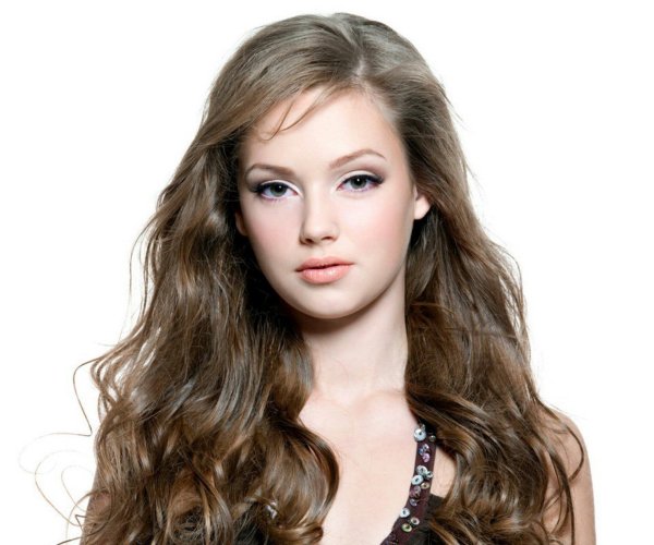 С темно русыми девушками