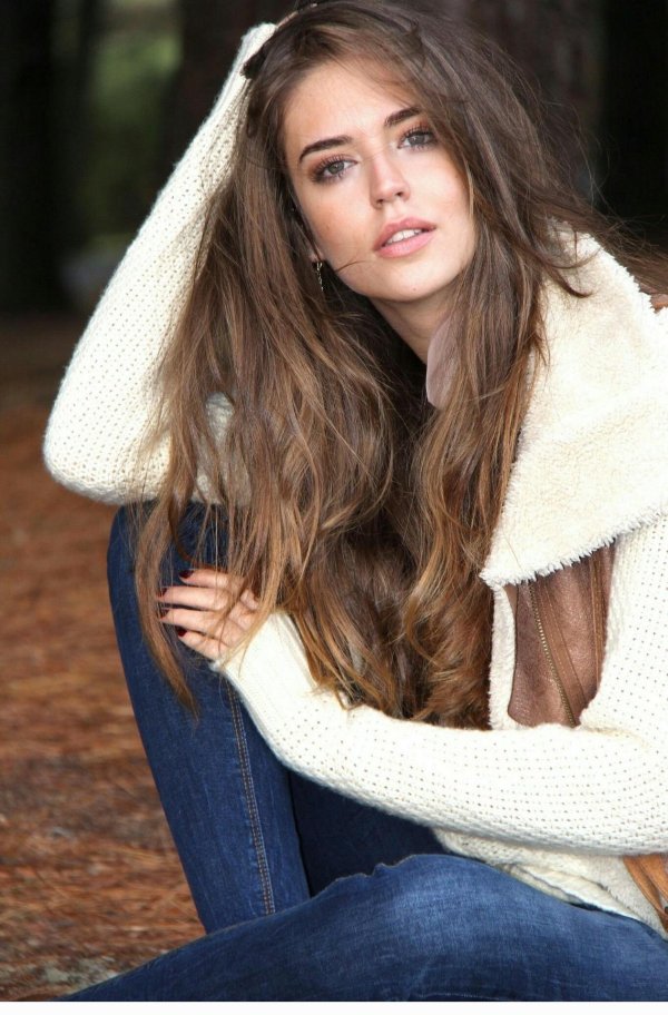 С темно русыми девушками