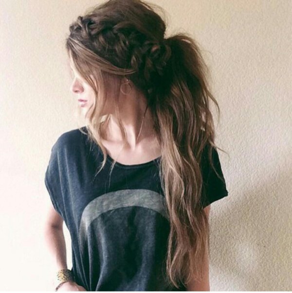 С темно русыми девушками