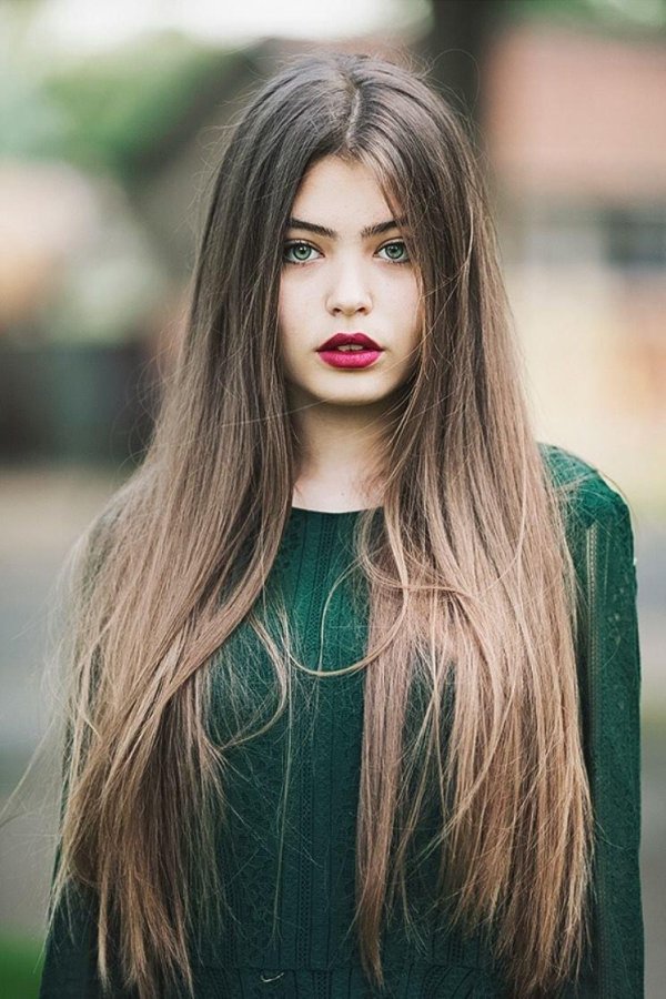 С темно русыми девушками