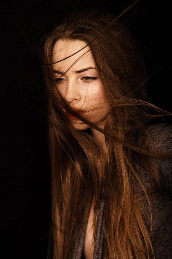 С темно русыми девушками