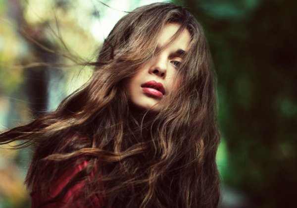 С темно русыми девушками